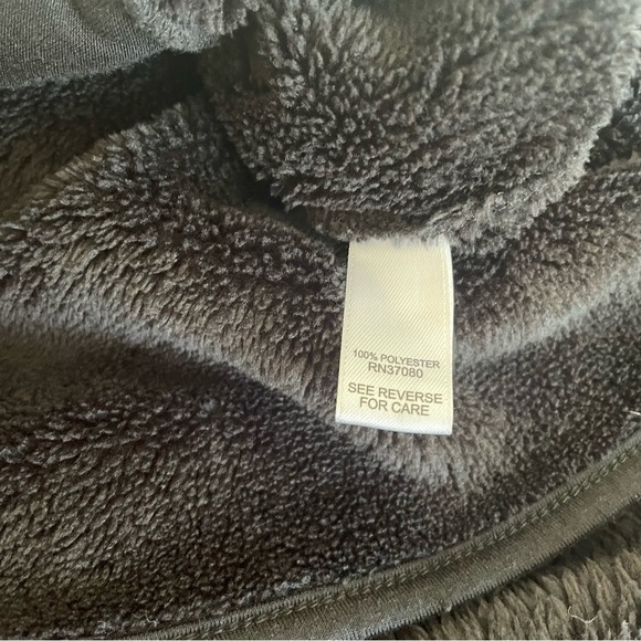 Black faux fur look zippered Vest jacket with pockets size Large - Picture 8 of 9